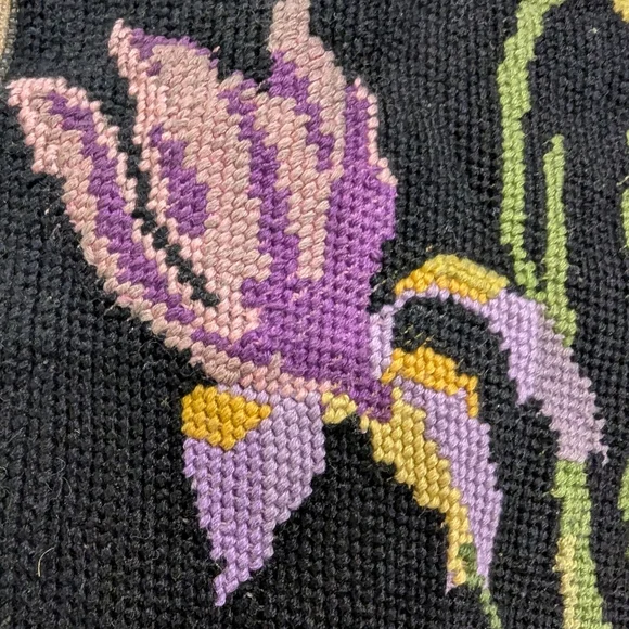 Vintage handcrafted textile art, featuring exquisite Floral hand embroidery - Picture 13 of 14